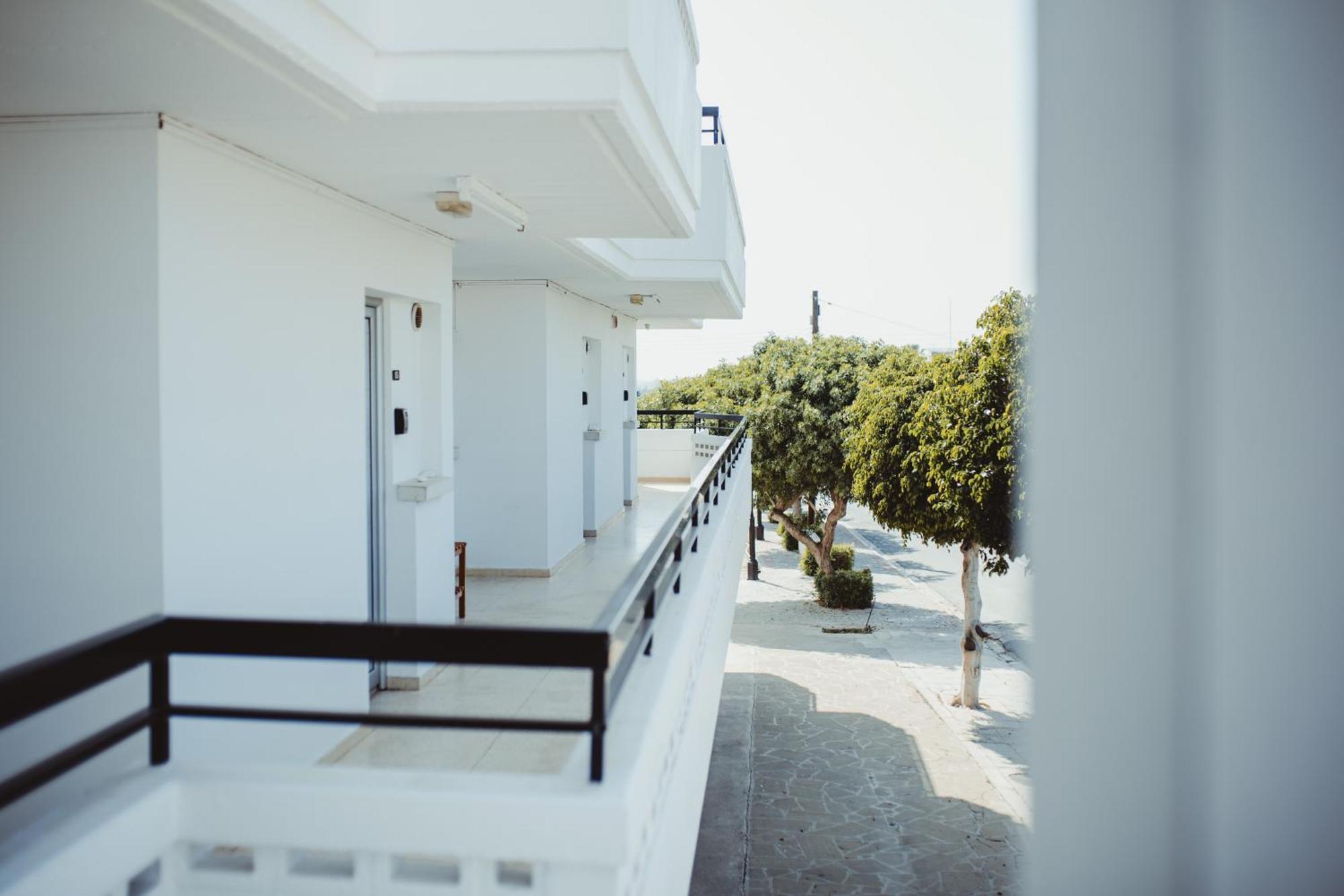Ovis Hotel Apartments Ajia Napa Zewnętrze zdjęcie